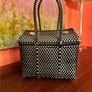 Un Pueblo Bombon Tote Silver/Black
